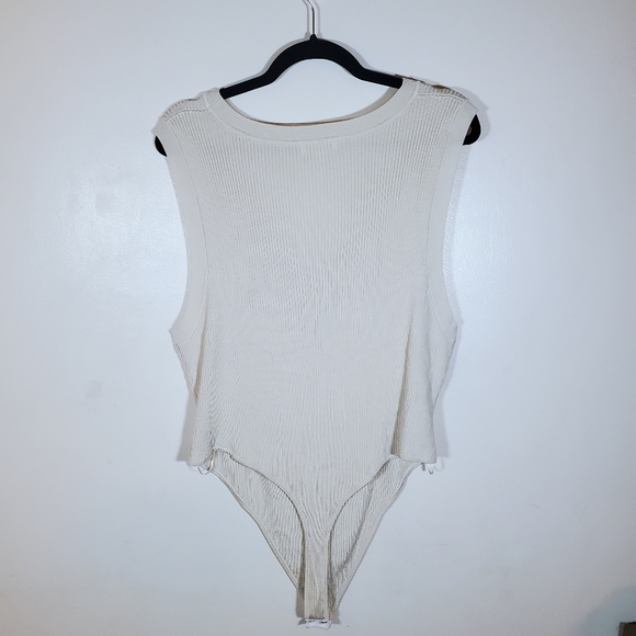 NWOT Good American Plaited Rib Cut Out Bodysuit - Picture 4 of 6